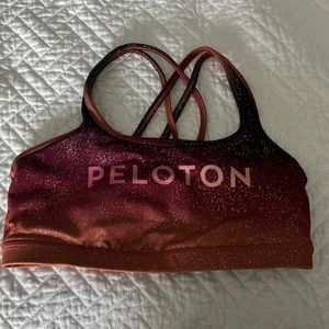 Peloton sports bra size small in great condition!